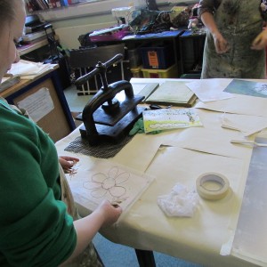 Using wire drawings and other objects in a printmaking course at the children's art school led by artist Chrys Allan